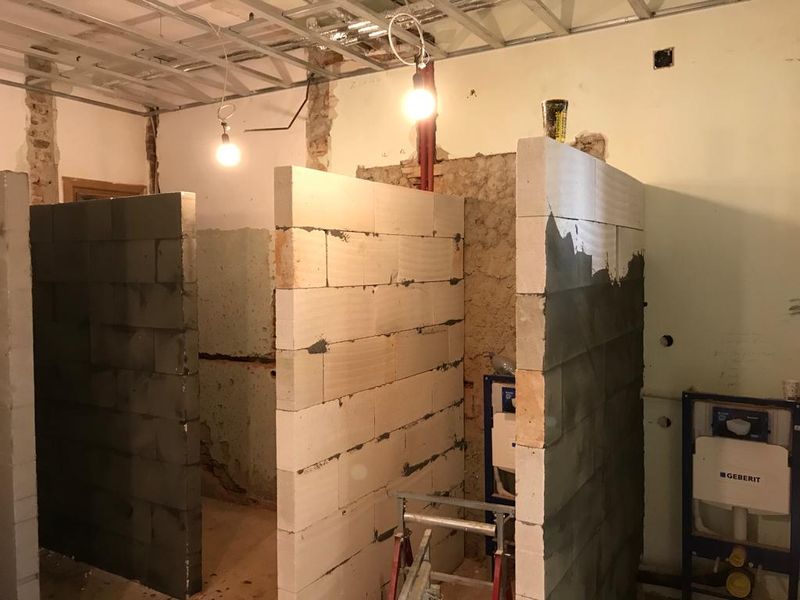 Zabrani Sanitr mit Licht.jpg